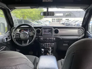2021 Jeep Wrangler - image 9