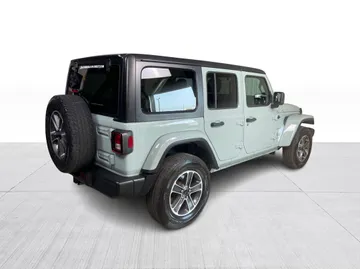 2023 Jeep Wrangler - image 13
