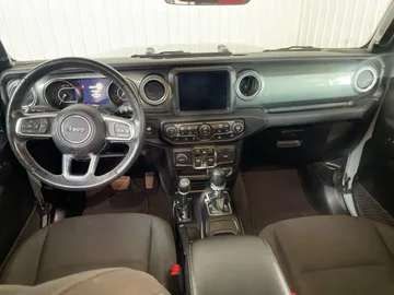2023 Jeep Wrangler - image 4