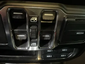 2023 Jeep Wrangler - image 23