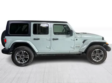 2023 Jeep Wrangler - image 2