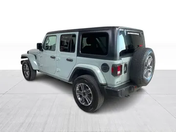 2023 Jeep Wrangler - image 10