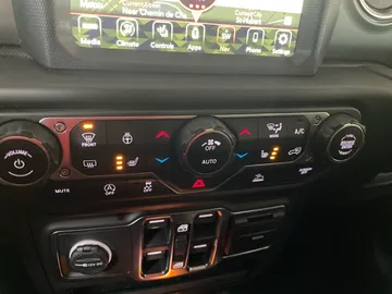 2021 Jeep Wrangler - image 20