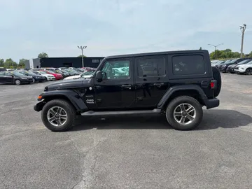 2021 Jeep Wrangler - image 4