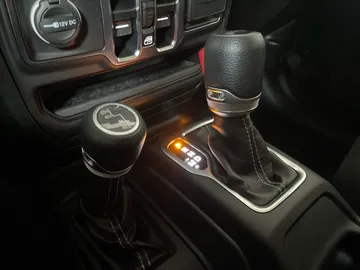 2021 Jeep Wrangler - image 22