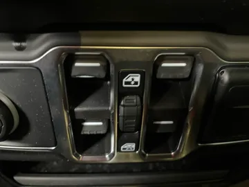 2021 Jeep Wrangler - image 23