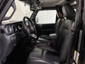 2019 Jeep Wrangler Unlimited - image 3