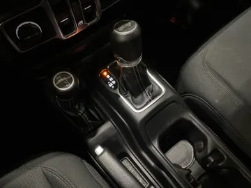 2021 Jeep Wrangler - image 27