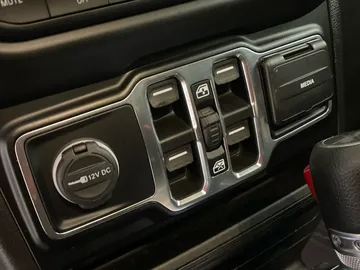 2021 Jeep Wrangler - image 23