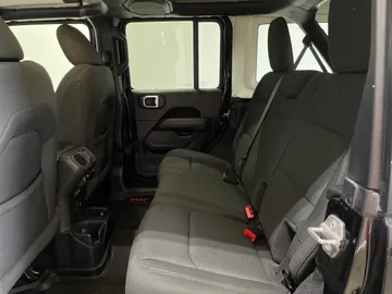 2021 Jeep Wrangler - image 15