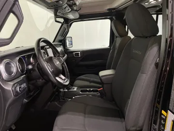2021 Jeep Wrangler - image 3