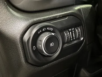 2021 Jeep Wrangler - image 29