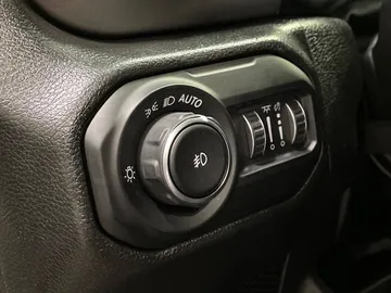 2021 Jeep Wrangler - image 29