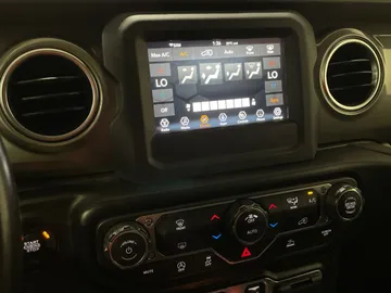 2021 Jeep Wrangler - image 20