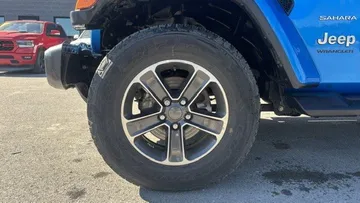 2023 Jeep Wrangler - image 7