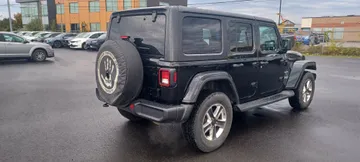 2023 Jeep Wrangler - image 7