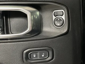 2021 Jeep Wrangler - image 20