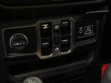2021 Jeep Wrangler - image 25