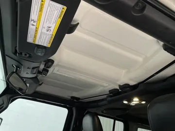 2021 Jeep Wrangler - image 6