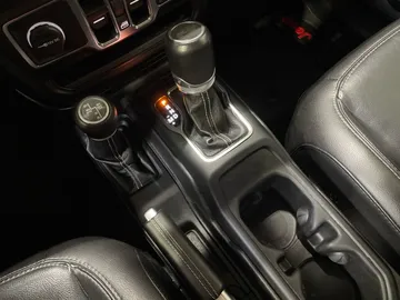 2020 Jeep Wrangler Unlimited - image 27