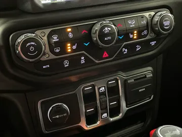 2020 Jeep Wrangler Unlimited - image 20