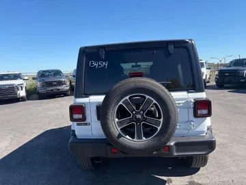 2023 Jeep Wrangler - image 6