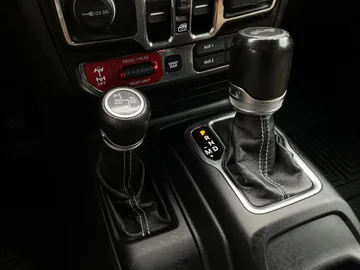 2022 Jeep Wrangler 4xe - image 25