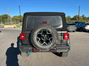 2022 Jeep Wrangler 4xe - image 4