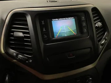 2016 Jeep Cherokee - image 17