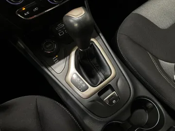 2016 Jeep Cherokee - image 24