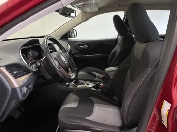 2016 Jeep Cherokee - image 3