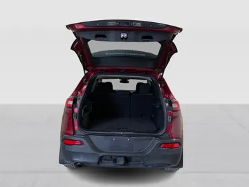 2016 Jeep Cherokee - image 12