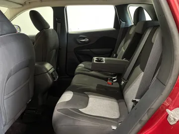 2016 Jeep Cherokee - image 14