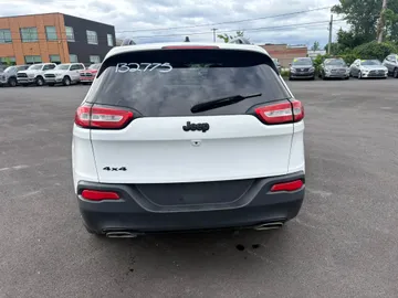 2017 Jeep Cherokee - image 6