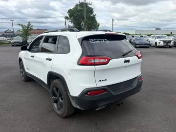 2017 Jeep Cherokee - image 7