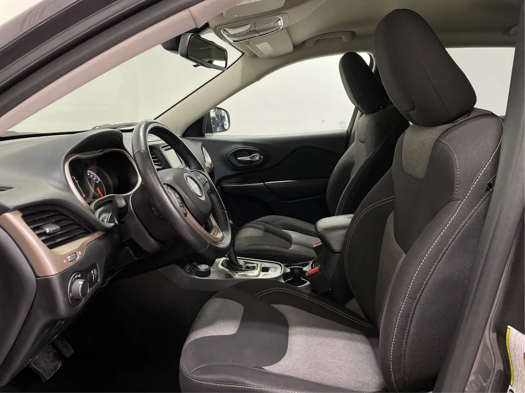 2016 Jeep Cherokee — photo 3