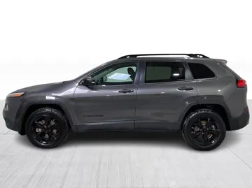 2016 Jeep Cherokee - image 9