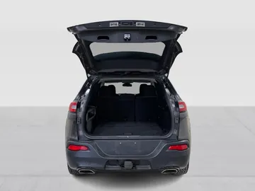 2016 Jeep Cherokee - image 12