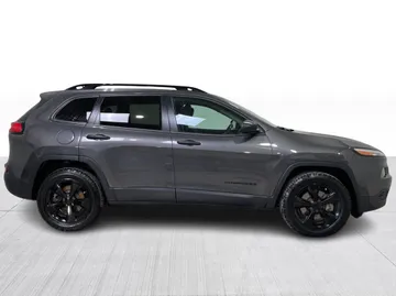 2016 Jeep Cherokee - image 2