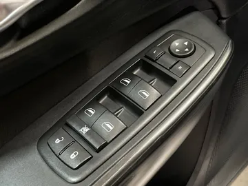 2016 Jeep Cherokee - image 19