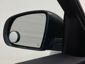 2016 Jeep Cherokee - image 16
