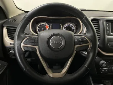 2016 Jeep Cherokee - image 21