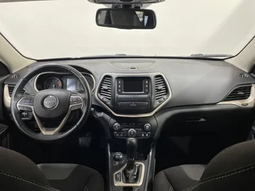 2016 Jeep Cherokee - image 4