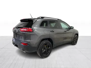2016 Jeep Cherokee - image 13