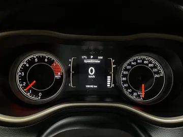 2016 Jeep Cherokee - image 15