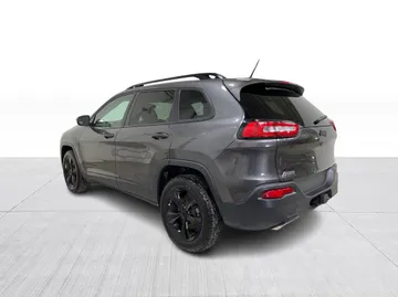 2016 Jeep Cherokee - image 10