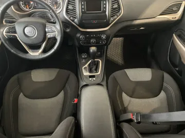 2018 Jeep Cherokee - image 17