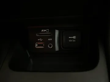 2018 Jeep Cherokee - image 23