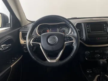 2018 Jeep Cherokee - image 14
