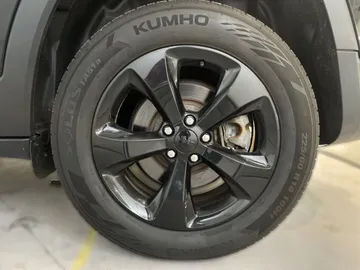 2018 Jeep Cherokee - image 16